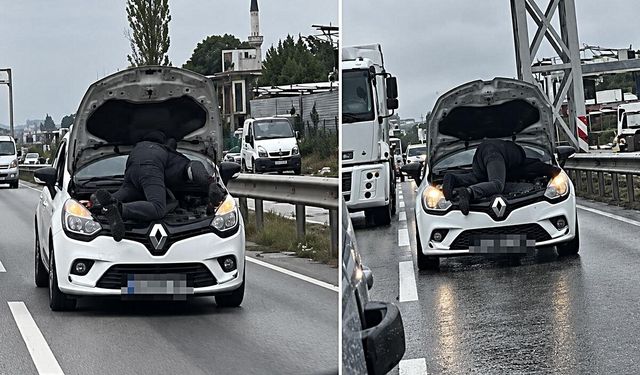 Seyir halindeki otomobilin motorunu tamir etti