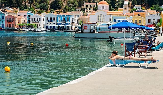 Türkiye’nin Hemen Karşısında! Meis Adası’nda Yaşayana 280 Bin TL Verilecek
