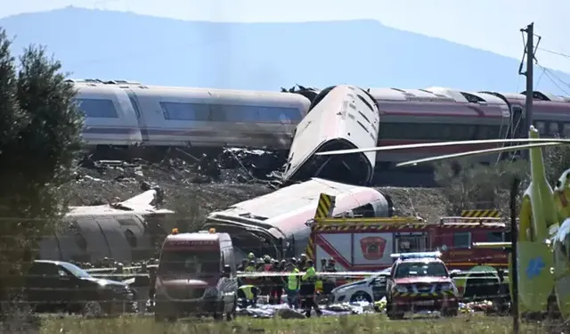 68 kişinin öldüğü tren kazası sonrası 3 günlük ulusal yas ilan edildi