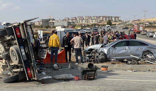 Kahramanmaraş'ta milletvekili Karakoç'un yaralandığı kazada 2 sürücü gözaltına alındı