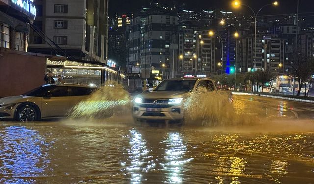 Kahramanmaraş'ta Sağanak Su Birikintilerine Yol Açtı