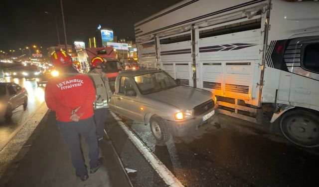 Avcılar'da Zincirleme Trafik Kazasında 4 Kişi Yaralandı