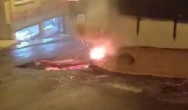 Beyoğlu'nda Elektrik Kabloları Alev Aldı