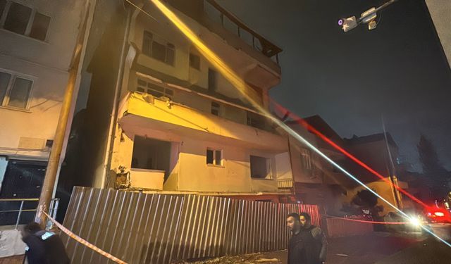 Darıca'da Boş Binanın Balkonu Çöktü, Sokak Kapatıldı