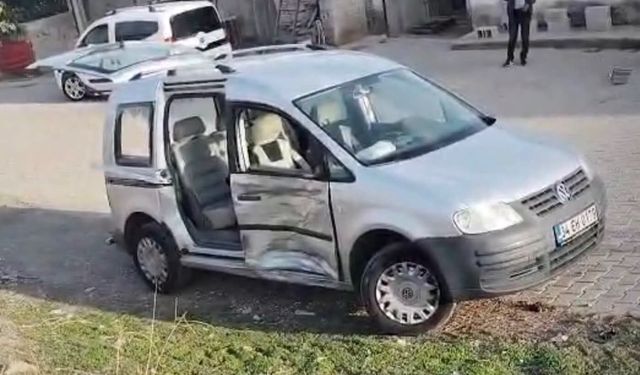 Hafif ticari araç ile çarpışan motosiklet sürücüsü öldü