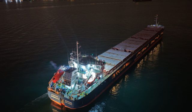 İstanbul Boğazı'nda Arızalı Gemi: Trafik Askıya Alındı