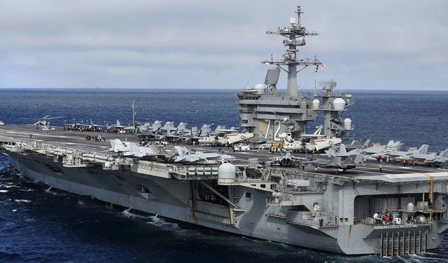 USS Abraham Lincoln Uçak Gemisi ABD'ye Döndü