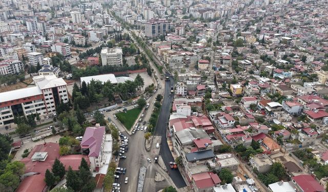 Kahramanmaraş’ta Bayazıtlı Bulvarı sıcak asfaltla yenileniyor