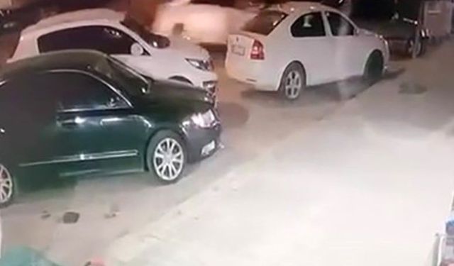 Direksiyonu kilitlenen otomobil kaza yaptı: O anlar kamerada