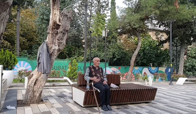 Kahramanmaraş’ta yaşlı adamı oyalayıp cebindeki parayı aldılar