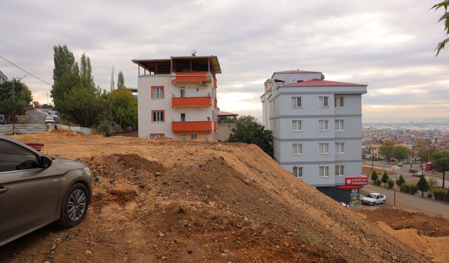 Kahramanmaraş Aslanbey’de çöken yol 36 gün sonra dolduruldu