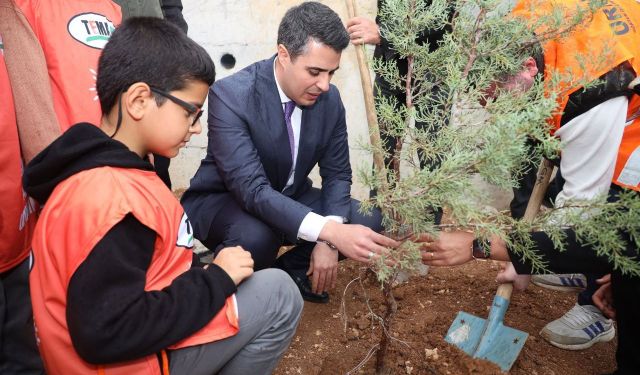 Kahramanmaraş Elbistan'da Cumhuriyet'in 103. yılına özel 103 fidan dikildi