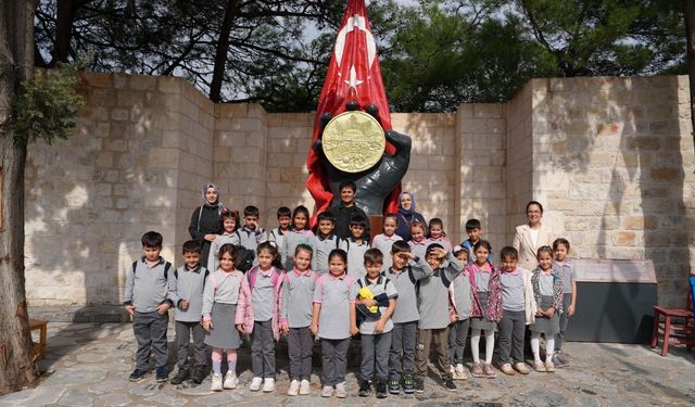 Kahramanmaraş Kalesi'nde çocuklar masallar ve kitaplarla buluştu