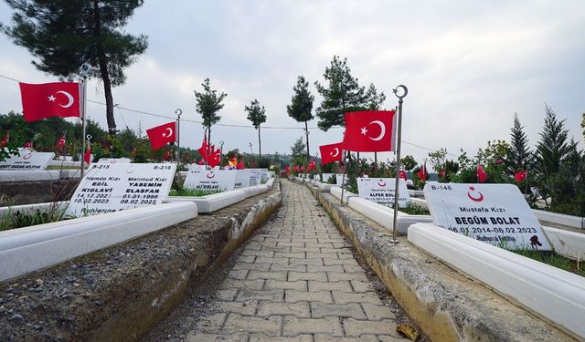 Kahramanmaraş Kapıçam Şehir Mezarlığı'nda yeni yürüyüş yolları yapılıyor