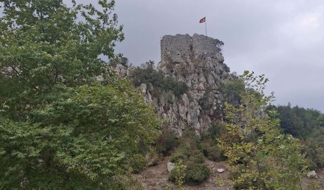 Kahramanmaraş’ta 16 Asırlık Tarih! Kale Sarp Kayalıkların Zirvesinde