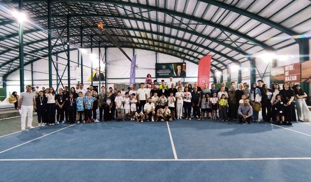 Kahramanmaraş’ta 257 sporcu kortta şampiyonluk için yarıştı