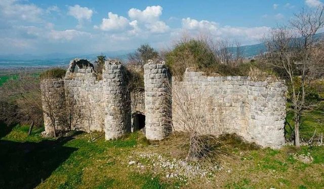 Kahramanmaraş'ta 980 metre yükseklikteki tarihi kale zamana meydan okuyor