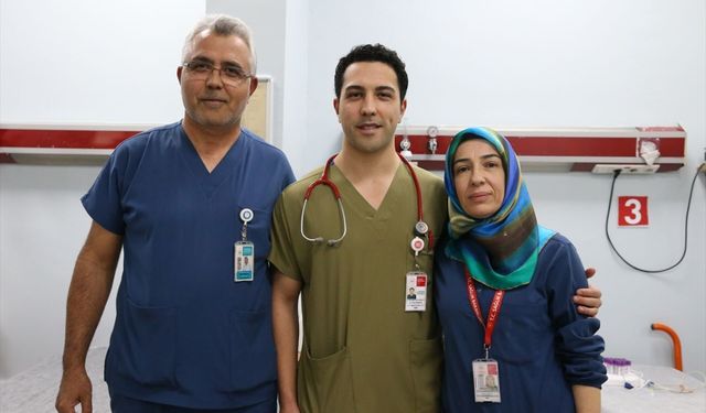 Kahramanmaraş’ta büyüdüğü hastaneye doktor olarak döndü! Anne ve babasıyla çalışıyor