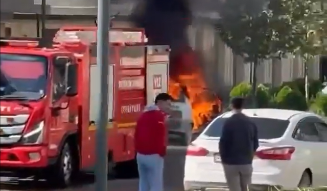 Kahramanmaraş’ta Park Halindeki Araçta Yangın Çıktı!