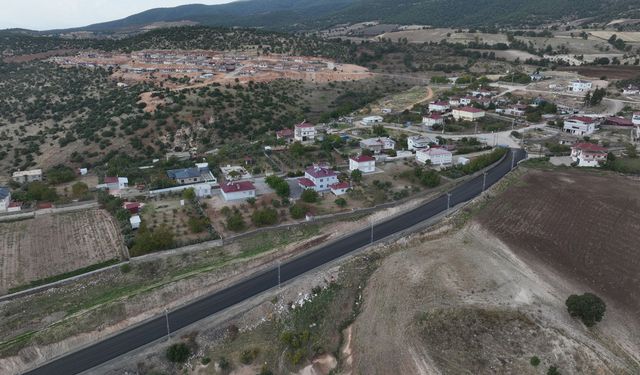 Kahramanmaraş'ta Söğütlü Mahallesi’nin 4 kilometrelik yolu asfaltlanıyor