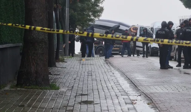 Okul Önünde Silahlı Kavga! Bekçi Veliyi Vurdu