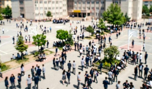 Okulun duvarına tehdit içerikli mesajlar yazan 17 yaşındaki çocuk gözaltına alındı