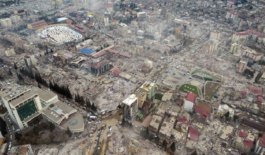 Hatay'da depremde 48 kişinin öldüğü binanın yıkılmasıyla ilgili 3 zanlı tutuklandı
