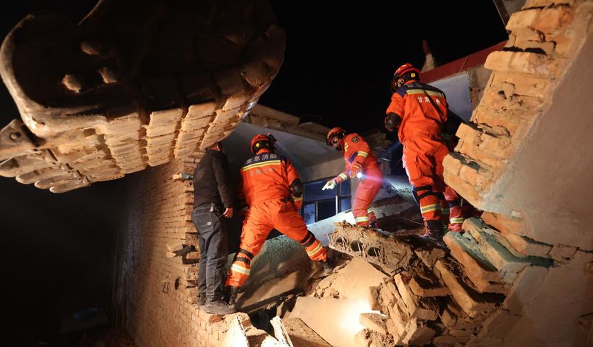 Çin'de 6,2 büyüklüğünde deprem: En az 118 ölü, 220 yaralı