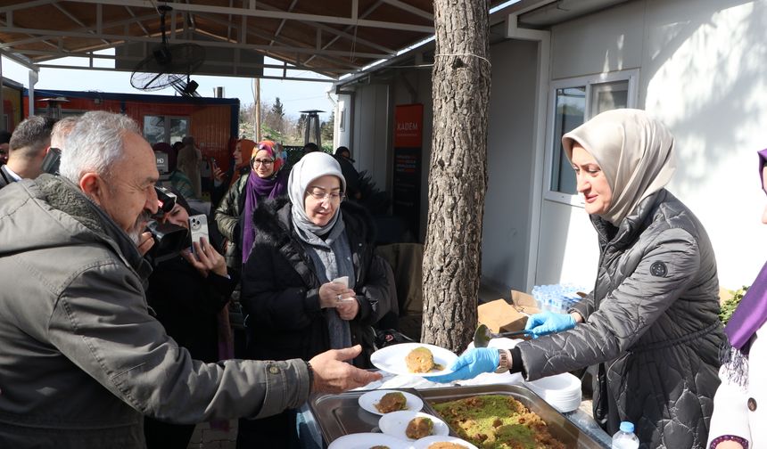 KADEM Başkanı Gümrükçüoğlu, Kahramanmaraş'ta depremzedelerle buluştu