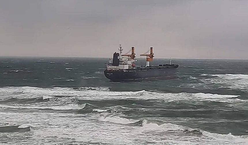 Marmara Denizi'nde su alan kargo gemisi için kurtarma çalışmaları başladı