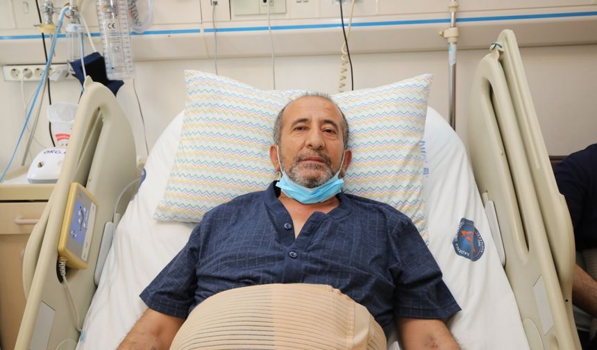 Antalya'da iki ailenin yüzü karaciğer nakil operasyonlarıyla güldü