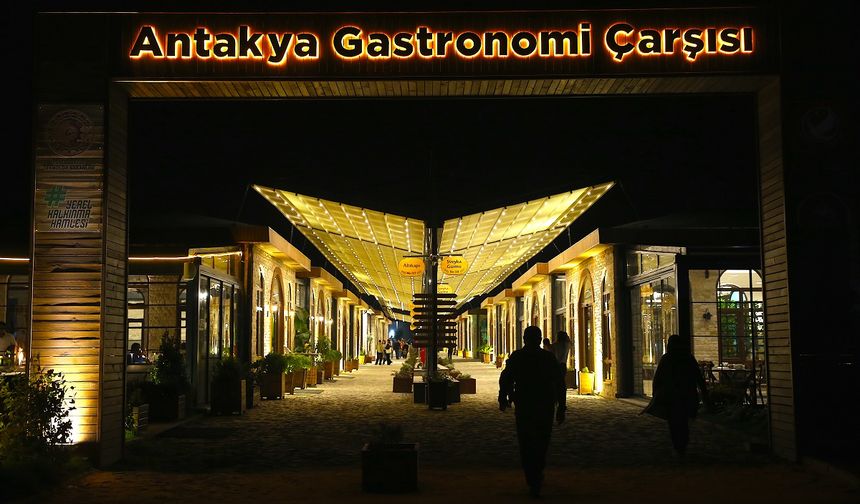 Depremzede esnaf Antakya Gastronomi Çarşısı'ndaki hareketlilikten memnun