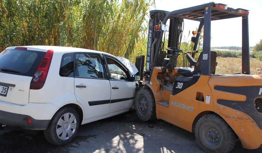 Forklifle çarpışan otomobilin sürücüsü yaralandı