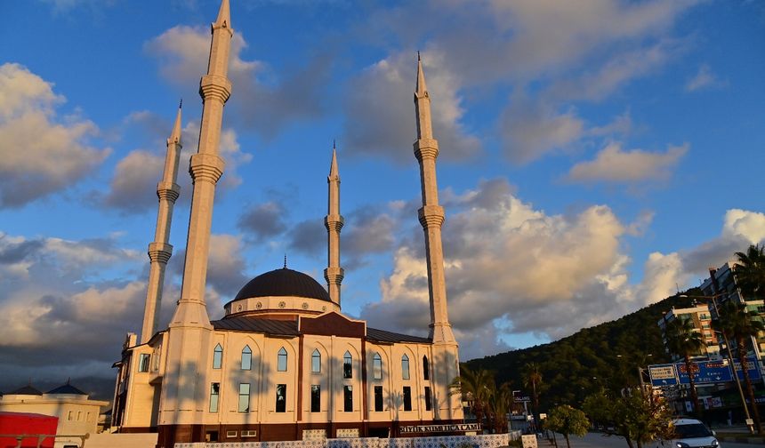 Kumluca'daki "100. Yıl Camisi" ilçe müftülüğüne devredildi