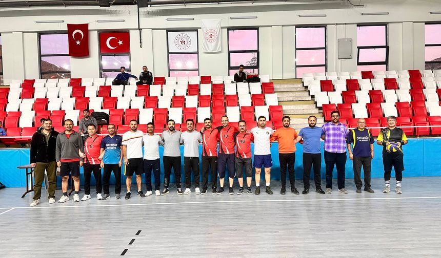 Kahramanmaraş'ta Öğretmenler Günü voleybol turnuvası başladı