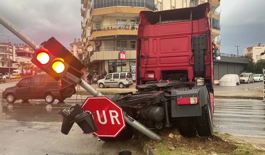 Kavşakta Tır Çarpışması