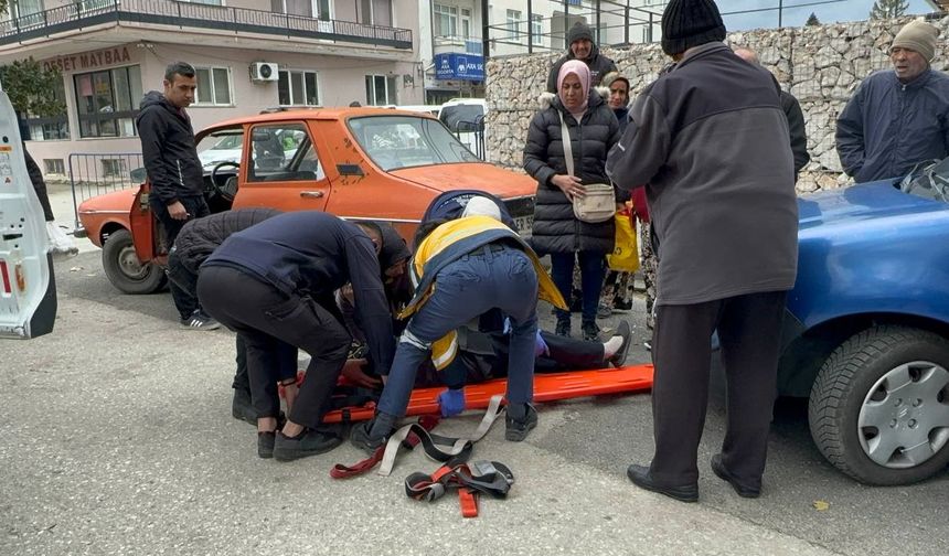 Yaşlı Kadın, Ayağı Takılıp Düşerek Yaralandı