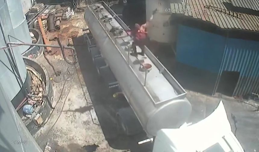 Ağzında sigara ile açtığı tanker kapağı bomba gibi patladı: O anlar kamerada