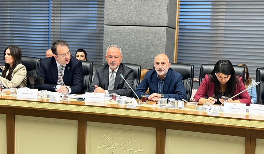Ali Öztunç, Adalet Bakanı’nın Yokluğunu TBMM’de Sert Sözlerle Eleştirdi