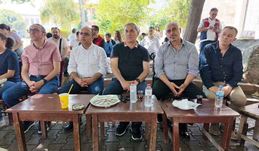 ATÜ’den Tarihi Mekânda Bilim Kafe: Yeni Nesil Gıdalar Söyleşisi ve Bilim Tutkusu