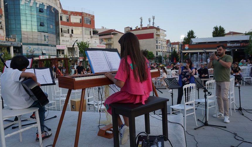Gölhisar'da Küçük Parmaklardan Büyük Müzik: Yörük Ezgileri Batı Müziğiyle Buluştu