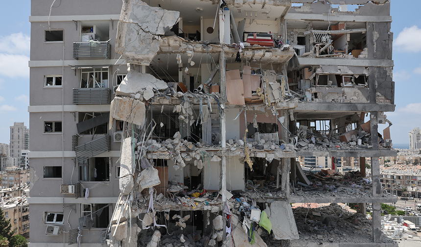 İran: İsrail saldırılarında can kaybı 224’e yükseldi