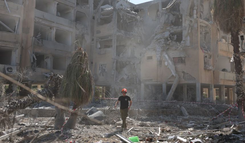 İran'dan İsrail'in 3 noktasına balistik füze saldırısı: 65 yaralı