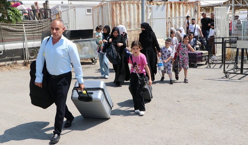 Türkiye'deki Suriyelilerin ülkelerine dönüşü Kurban Bayramı sonrasında da sürüyor