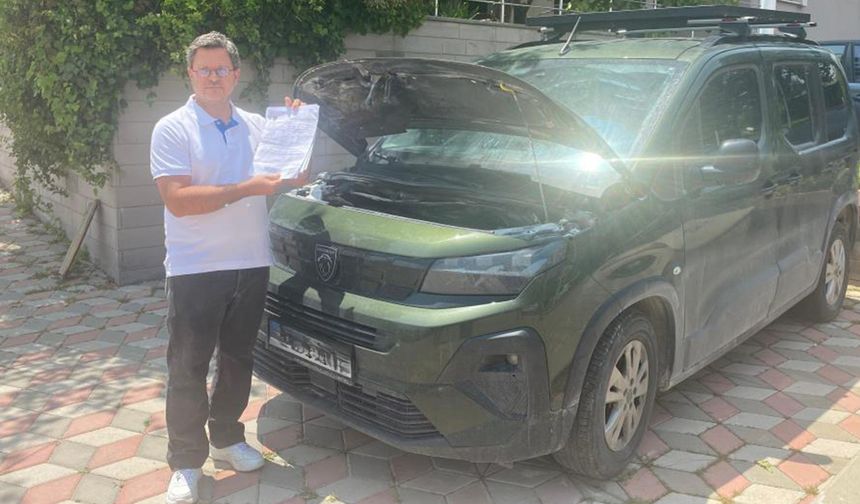 Yeni aldığı Peugeot marka arabası önce 4 kere servise girdi sonra otoparkta alev aldı