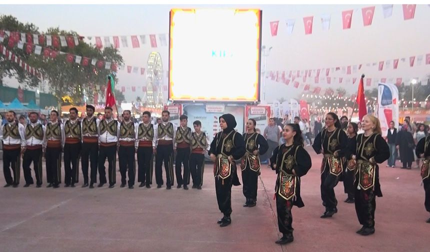Kahramanmaraş Halk Oyunları Ekibinden Fuarda Muhteşem Gösteri