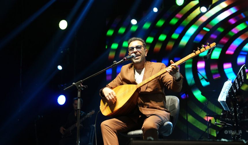 Kahramanmaraş'ta Bozlak Rüzgarı Esti İsmail Altunsaray'dan Müzik Ziyafeti!