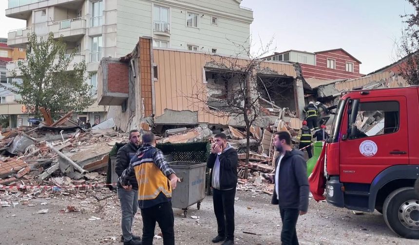 SON DAKİKA: Kocaeli Gebze’de 6 katlı bir bina çöktü.