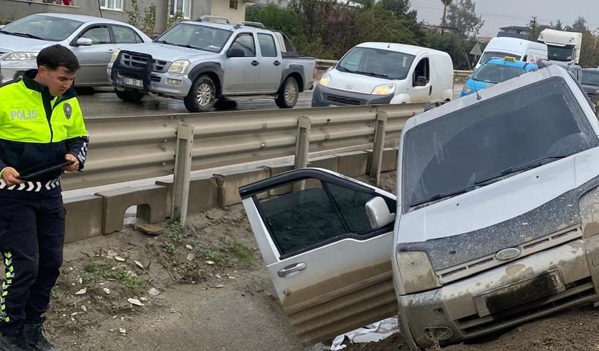 Hatay'da otomobilin çarptığı genç kadın kanala düşerek yaşamını yitirdi