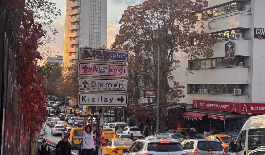 Kızılay Tabelası 4. Kez Yenilendi: Gençlerin Akımı Devam Ediyor